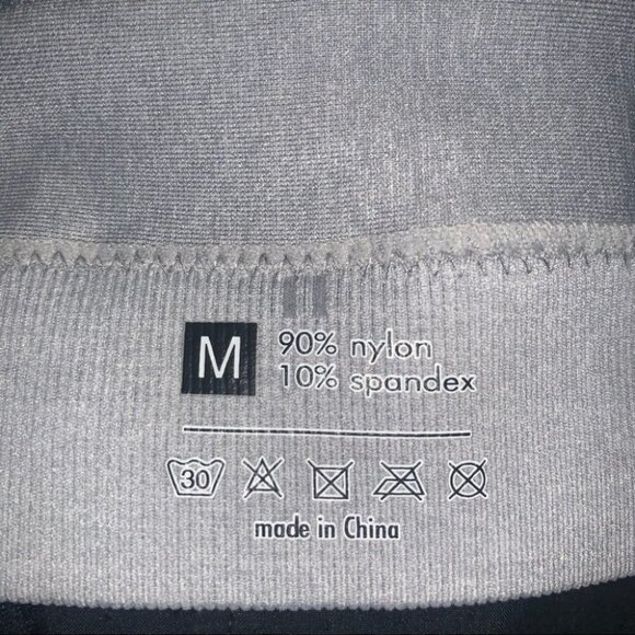 Camo Wrap Sports Bra  Women's Size‎ Medium Light Grey Strappy Back Stretchy - Picture 6 of 8